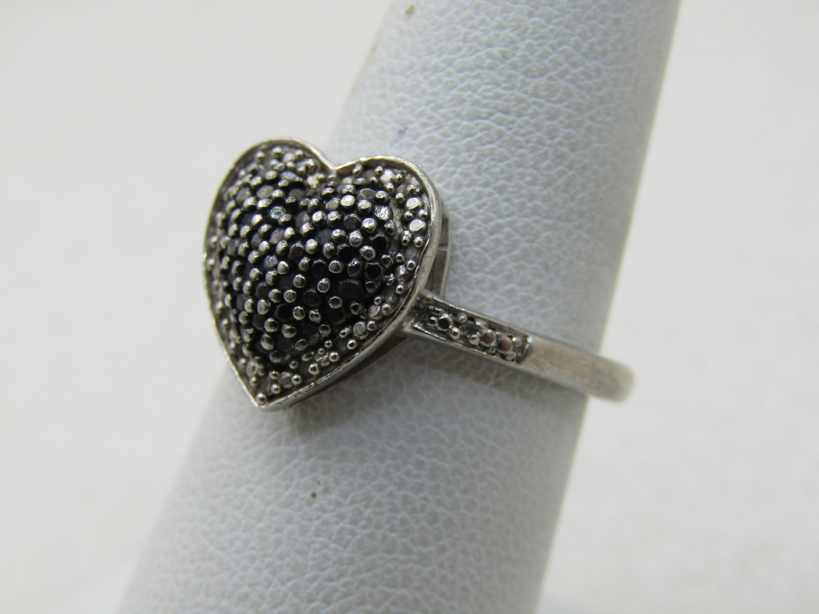 Vintage Sterling Black & Clear Diamond Heart Ring, signed Sun, 3.84 Gr. Sz. 7 - 3