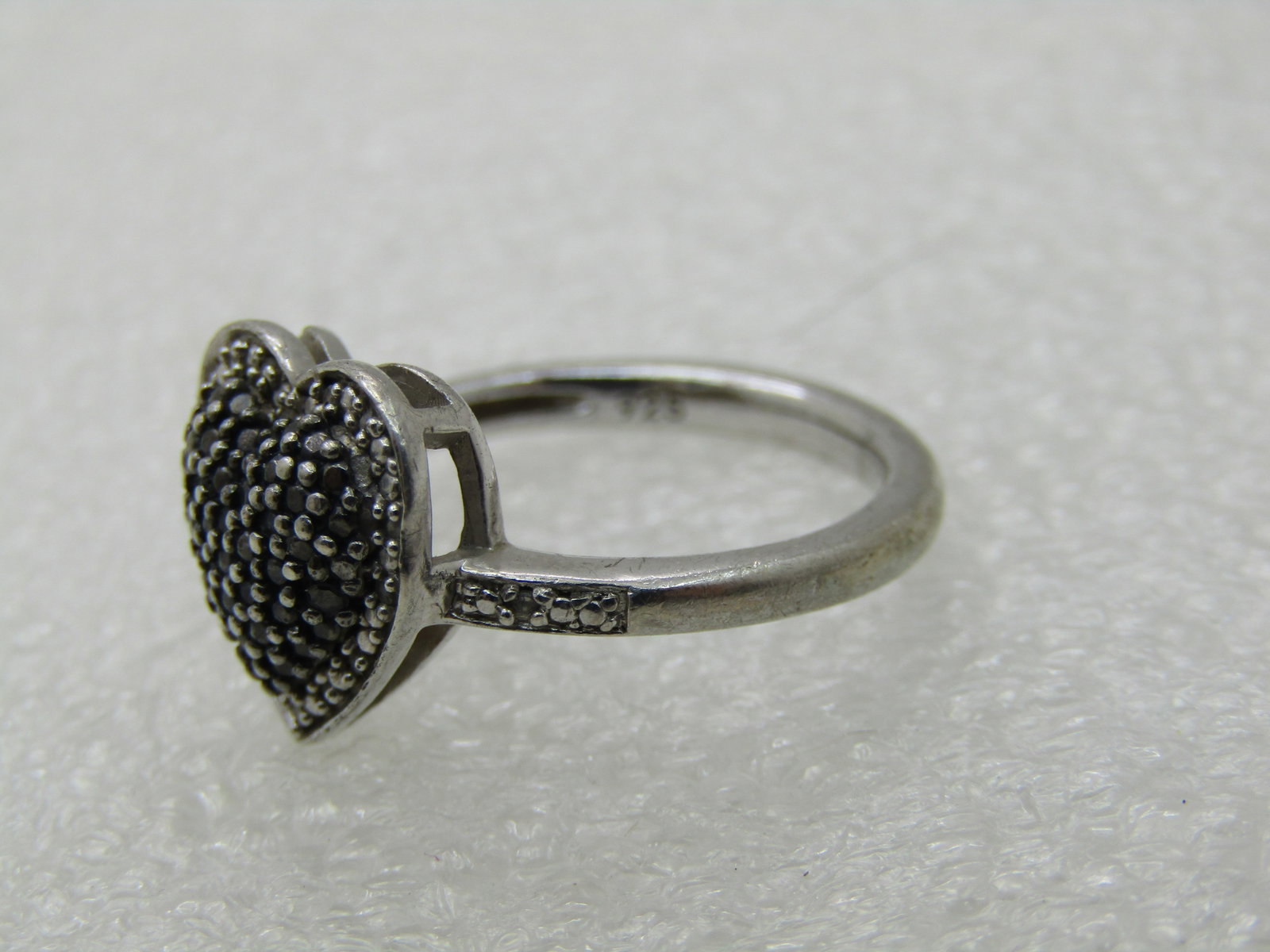 Vintage Sterling Black & Clear Diamond Heart Ring, signed Sun, 3.84 Gr. Sz. 7 - 7