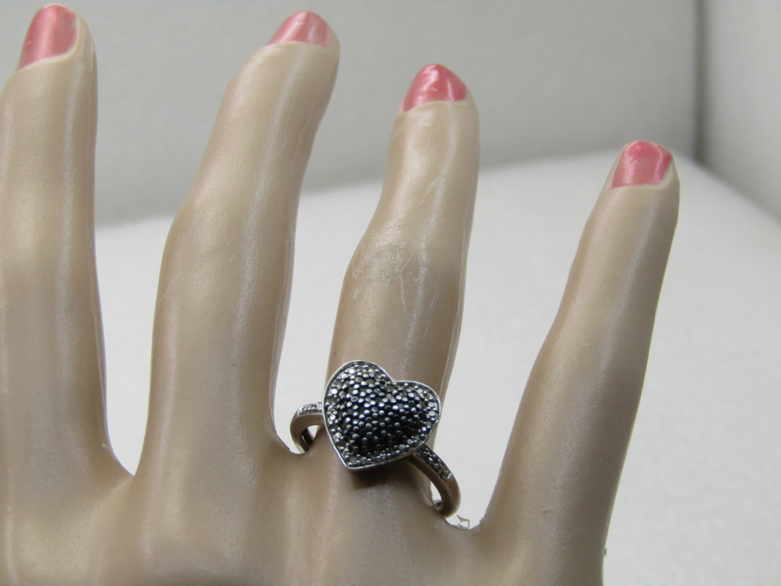 Vintage Sterling Black & Clear Diamond Heart Ring, signed Sun, 3.84 Gr. Sz. 7 - 8