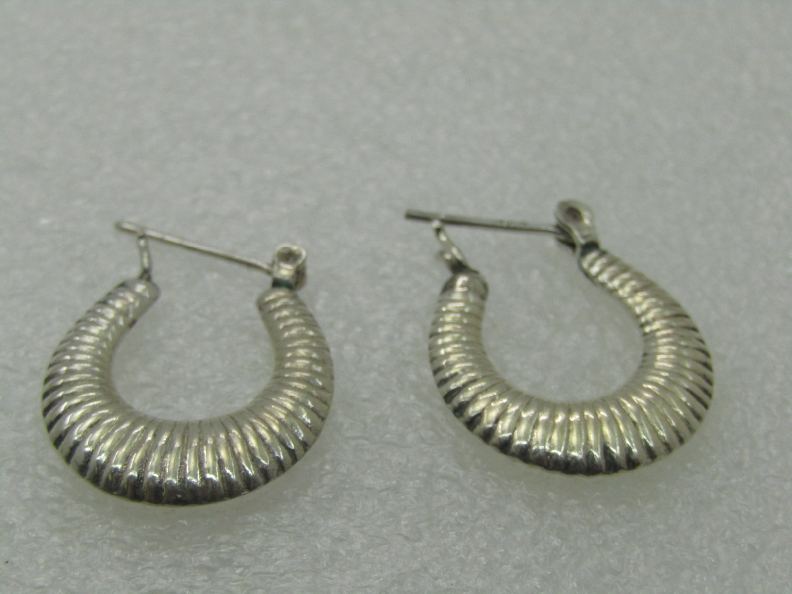 Vintage Sterling Silver Hoop Pierced Earrings, Shrimp Ridged. 1", 3.47 Gr. - 4