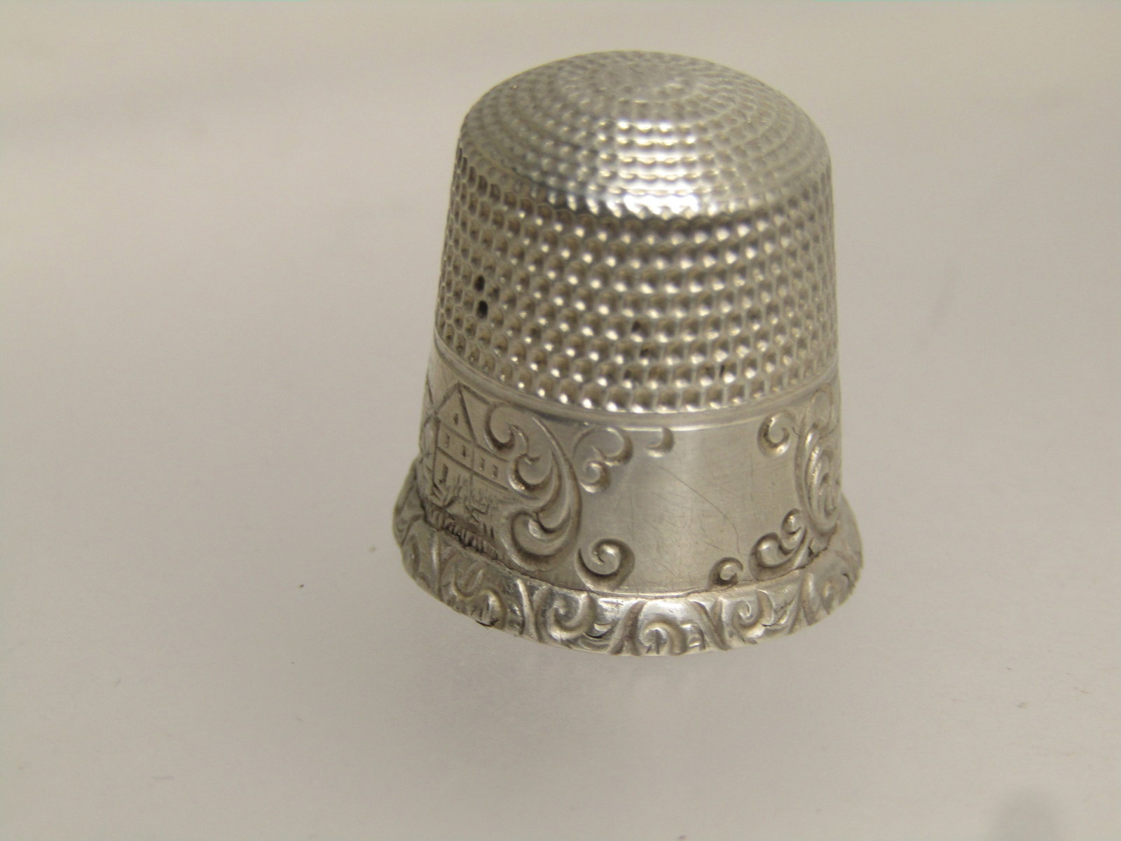 Vintage to Antique Sterling Silver Thimble, Engraved Scene, Sz. 7, 1810-1920's Signed. - 3