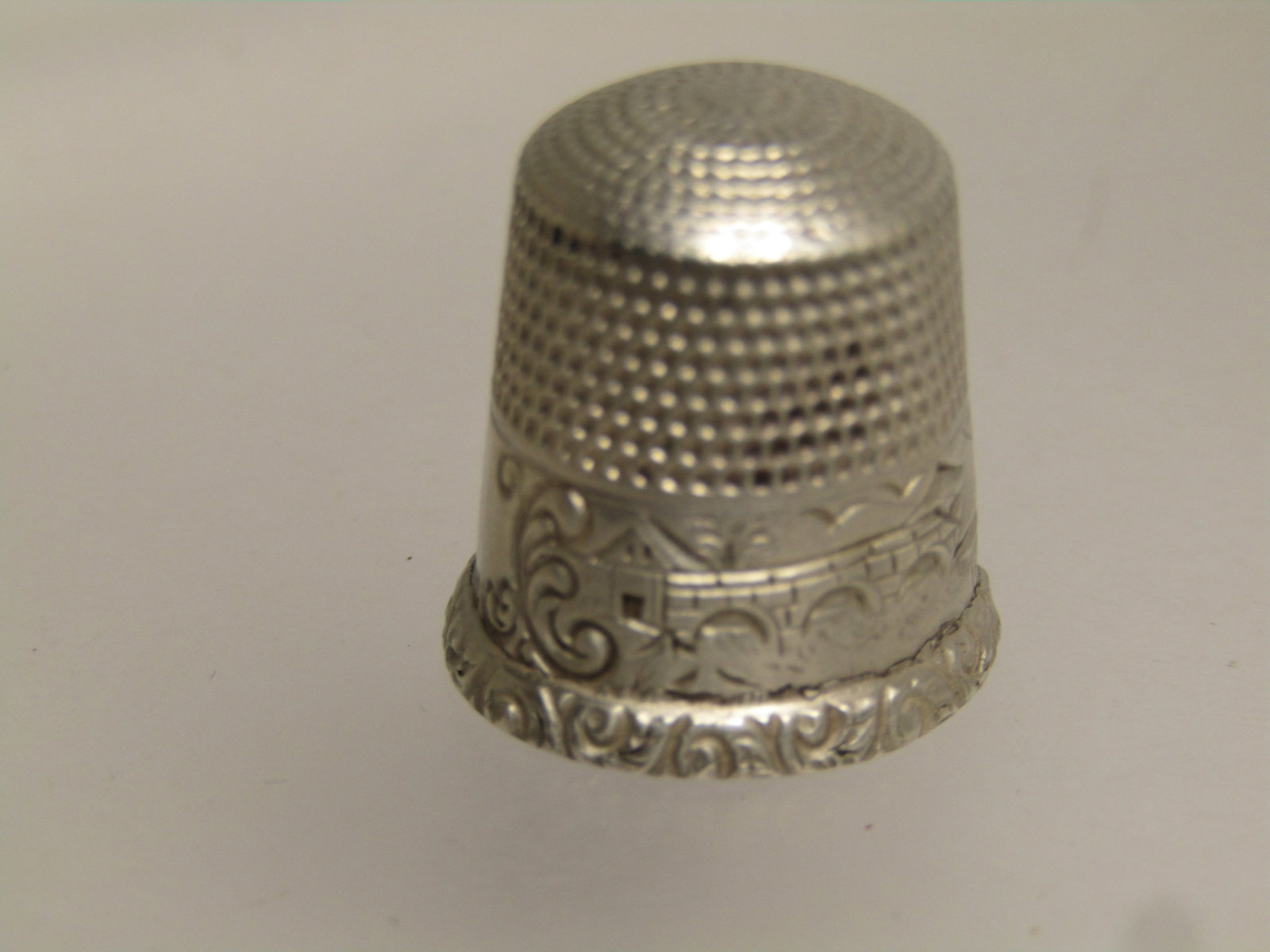 Vintage to Antique Sterling Silver Thimble, Engraved Scene, Sz. 7, 1810-1920's Signed. - 4