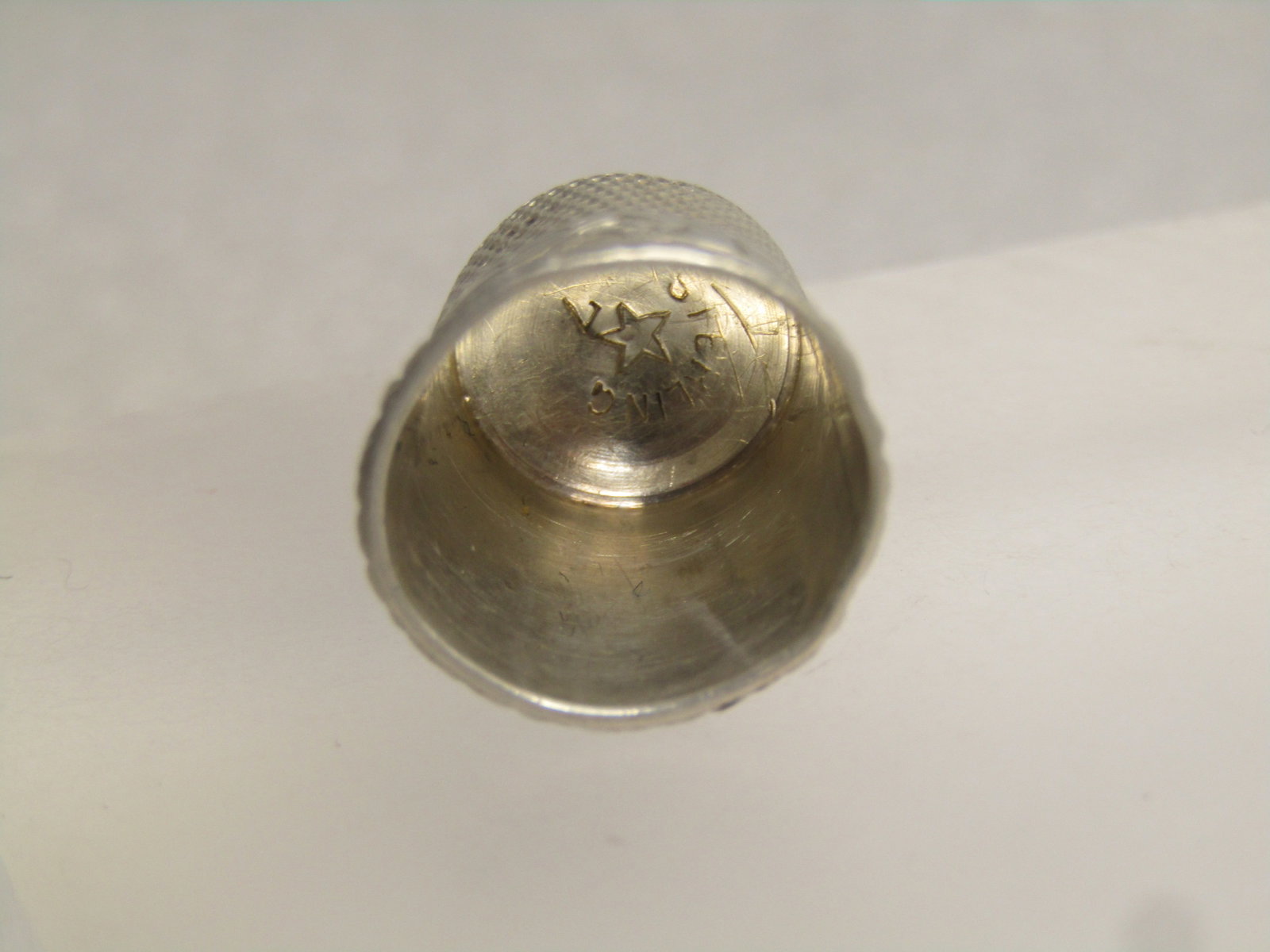 Vintage to Antique Sterling Silver Thimble, Engraved Scene, Sz. 7, 1810-1920's Signed. - 5