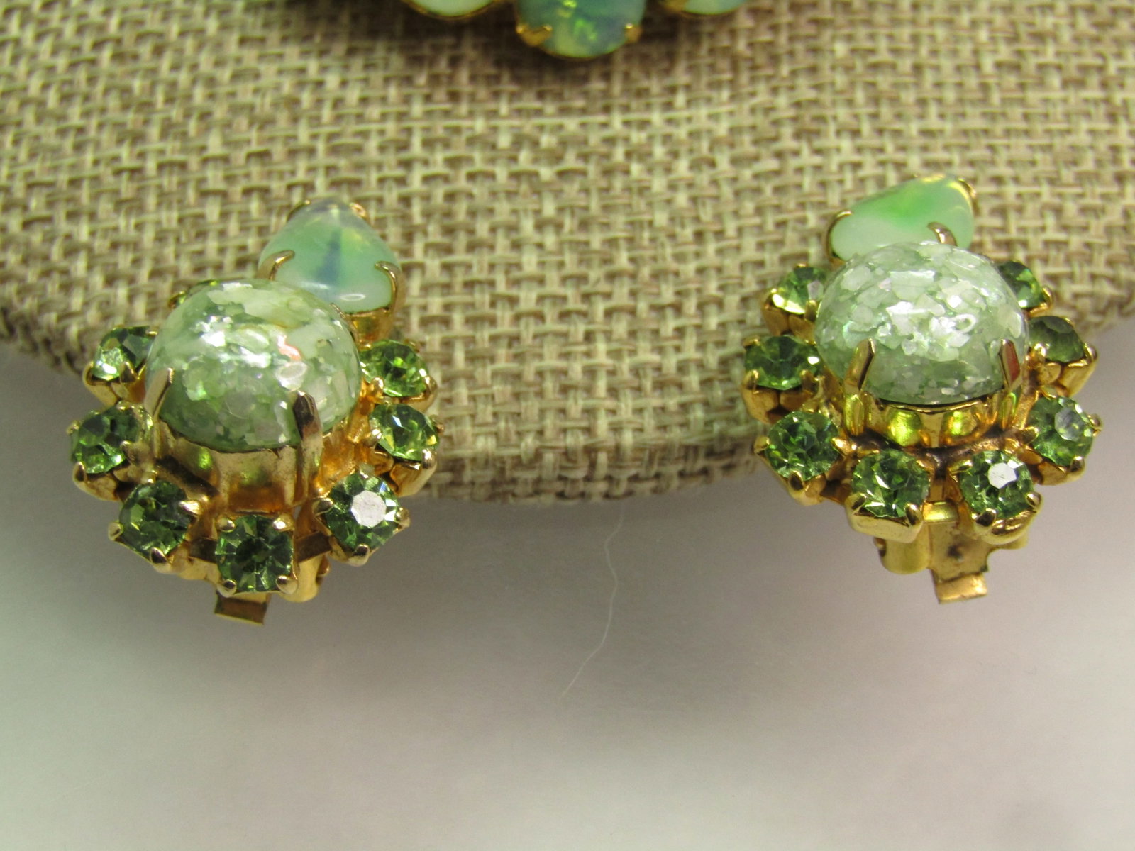 Vintage Green Rhinestone Givre Opalescent Brooch & Earrings Set, Juliana Style, Mid-Century - 4
