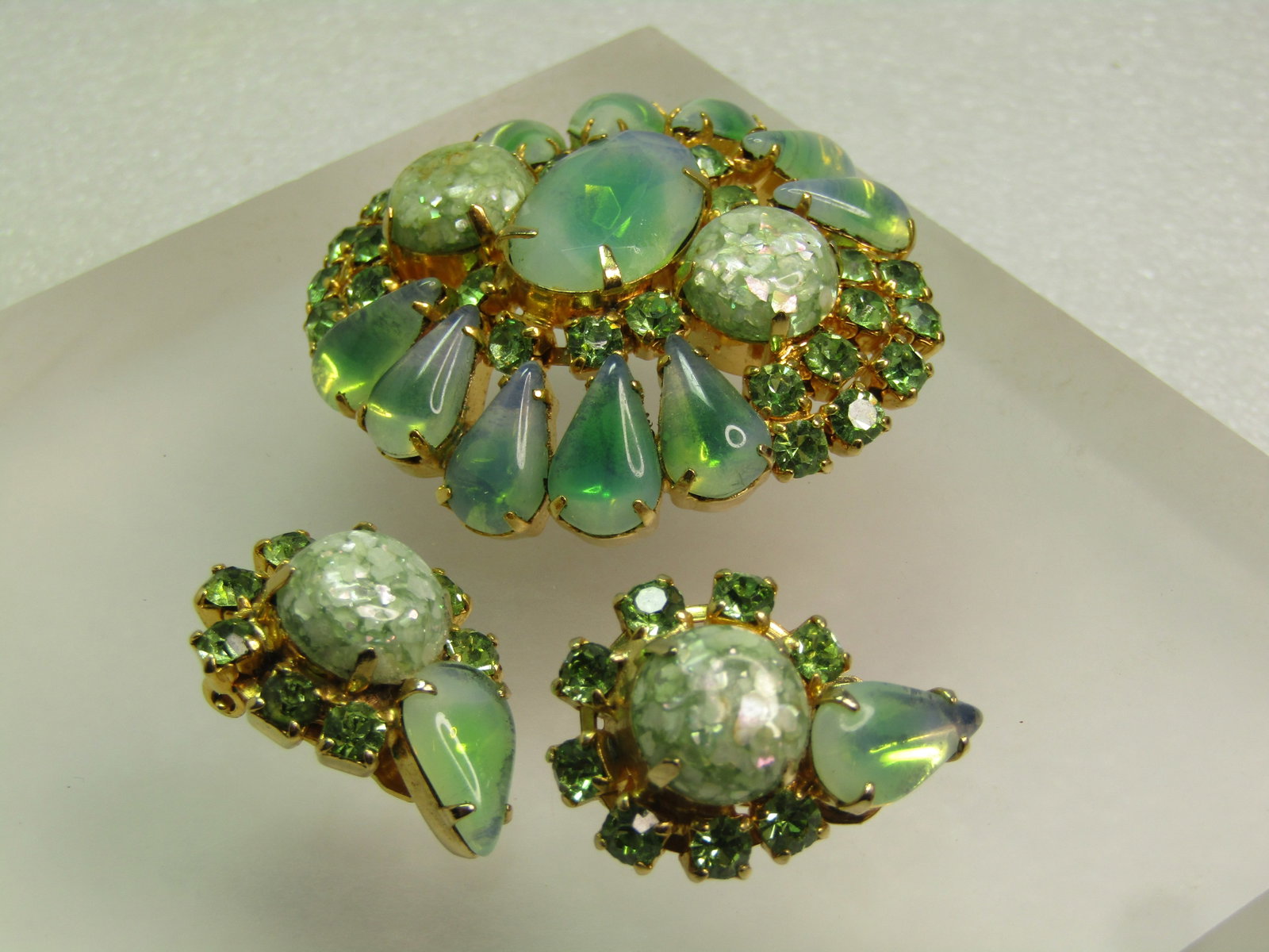 Vintage Green Rhinestone Givre Opalescent Brooch & Earrings Set, Juliana Style, Mid-Century - 7