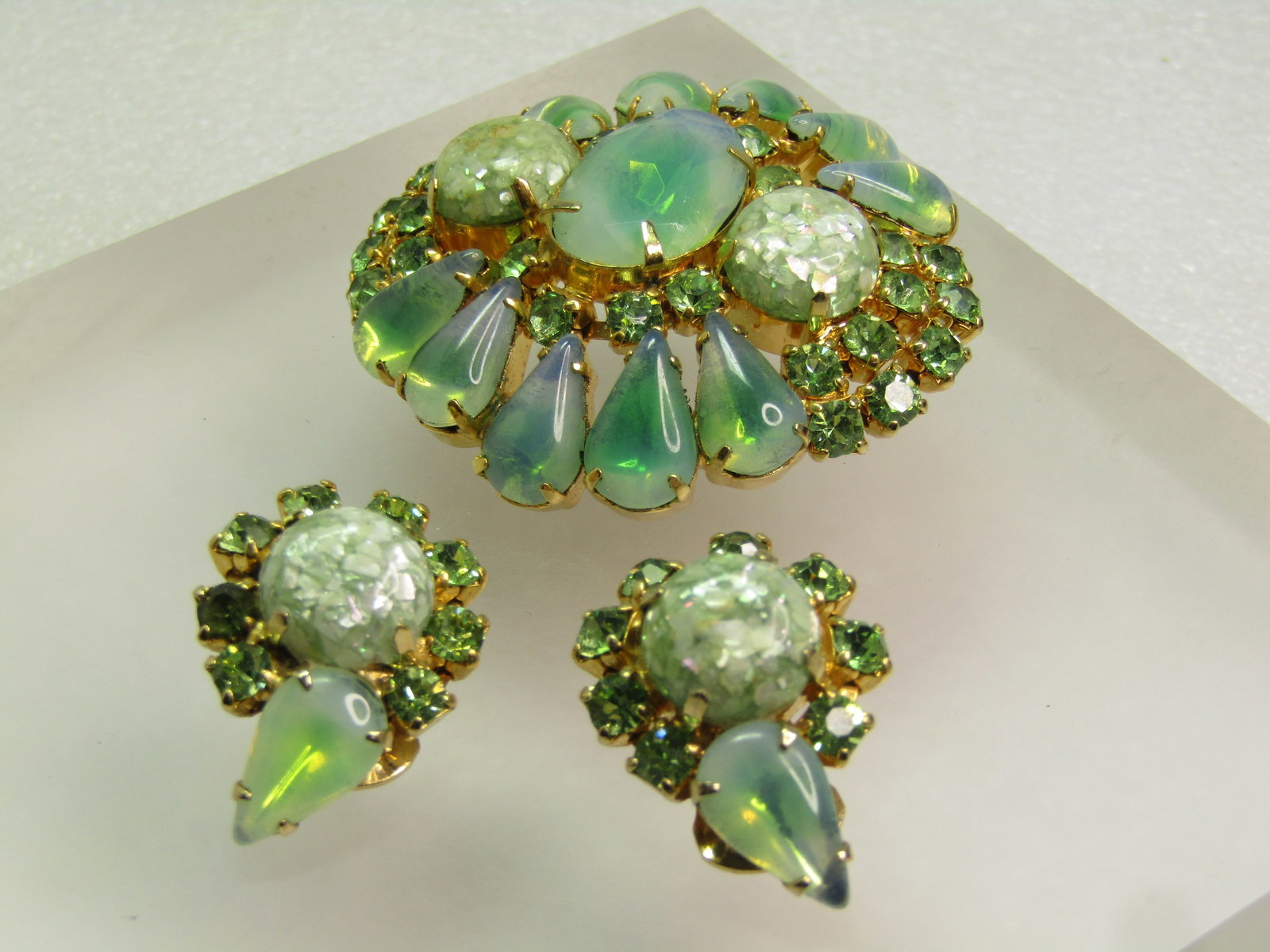 Vintage Green Rhinestone Givre Opalescent Brooch & Earrings Set, Juliana Style, Mid-Century - 8