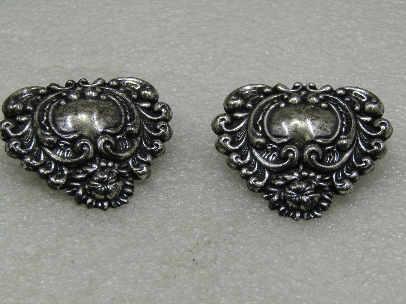 Vintage Pair of Repousse Victorian Themed Collar Pins/Brooches - 2