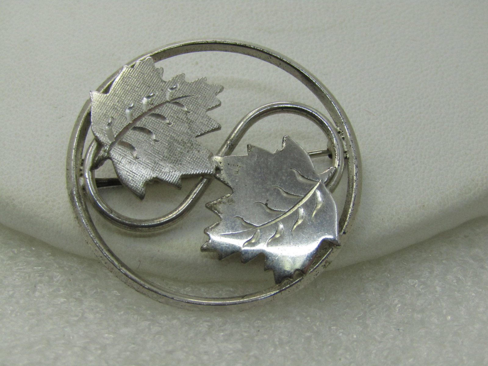 Vintage Sterling Silver Lamode Leaf Brooch, 1.25", 1960's-1970's: Title: Vintage Sterling Silver Lamode Leaf Brooch, 1.25", 1960's-1970's Description: Vintage Sterling Silver Lamode Leaf Brooch, 1.25" across, two leaves with a curved stem. Weight isi appx. 4.99 gram