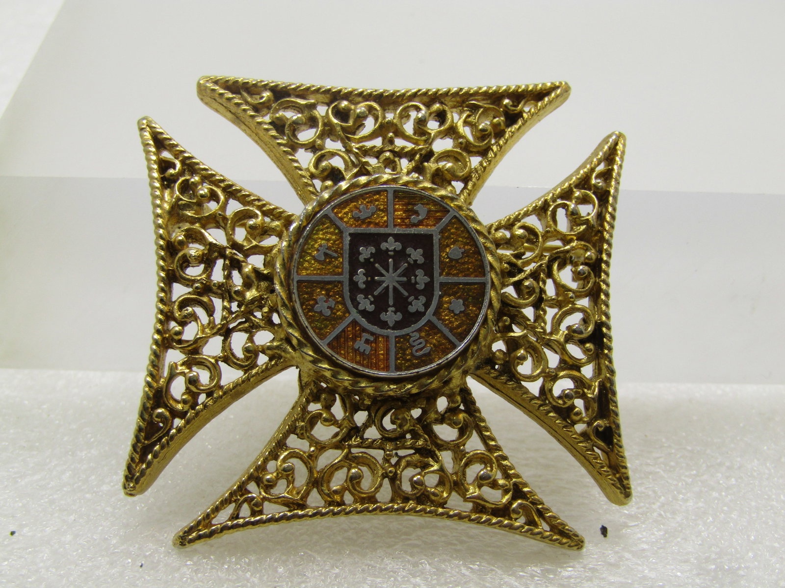 Vintage Enameled Maltese Filigree Brooch, With Crest/Shield, 1970's-1980's: Title: Vintage Enameled Maltese Filigree Brooch, With Crest/Shield, 1970's-1980's Description: Vintage Enameled Maltese Filigree Brooch, With Crest/Shield, 1970's-1980's. This is gold tone with sightl