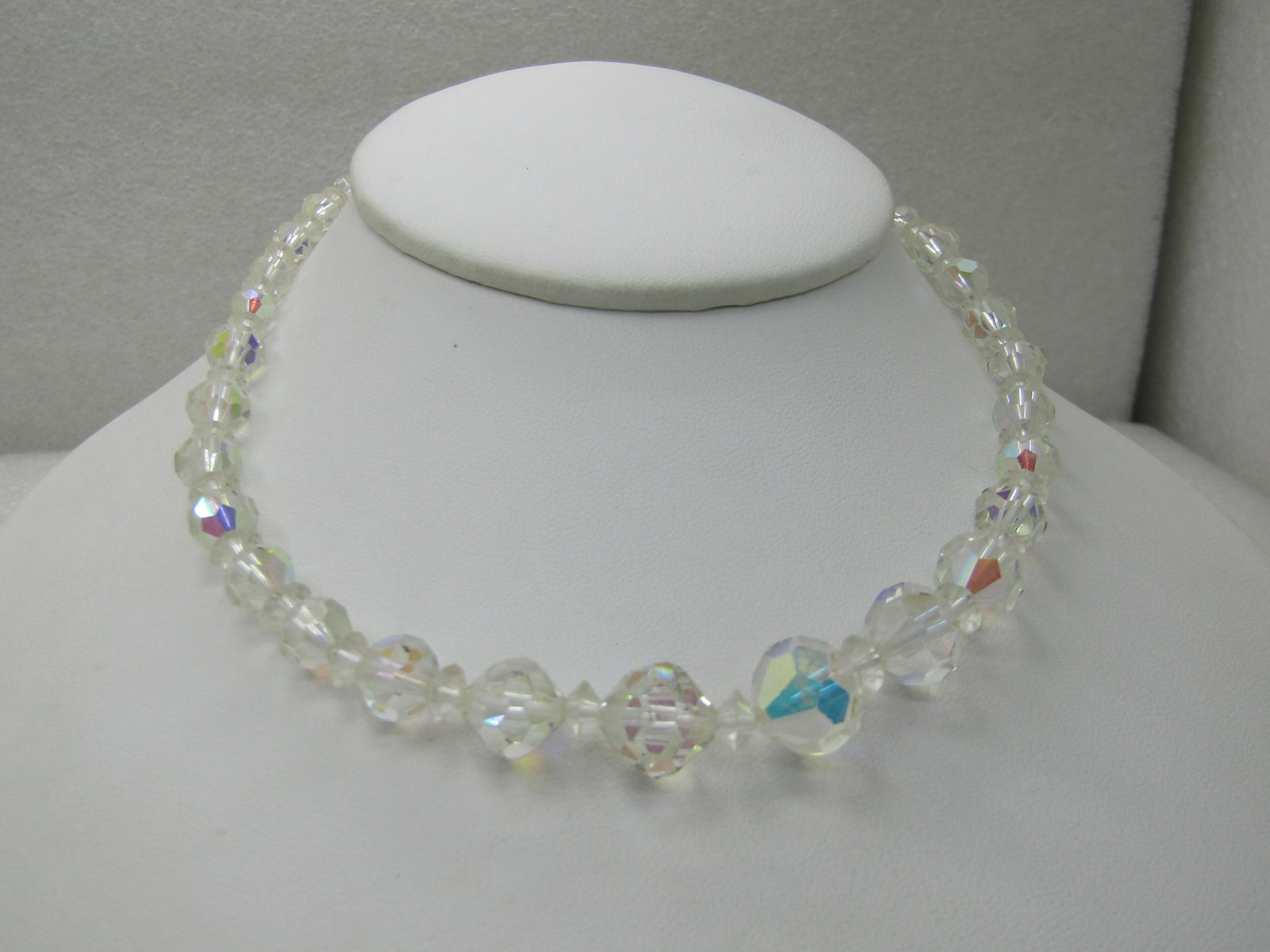 Vintage Laguna Aurora Borealis Crystal Necklce, Faceted Beads, 16" in Original Case: Title: Vintage Laguna Aurora Borealis Crystal Necklce, Faceted Beads, 16" in Original Case Description: Vintage Laguna Aurora Borealis Crystal Necklce, Faceted Beads, 16" in Original Case. White clam