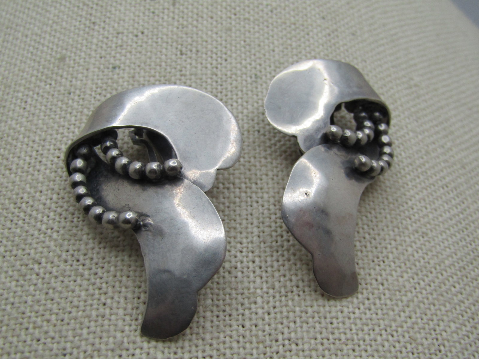 Vintage Sterling Modernist Hammered Earrings, Clip, Beaded Accents, 1960's-1970's - 3