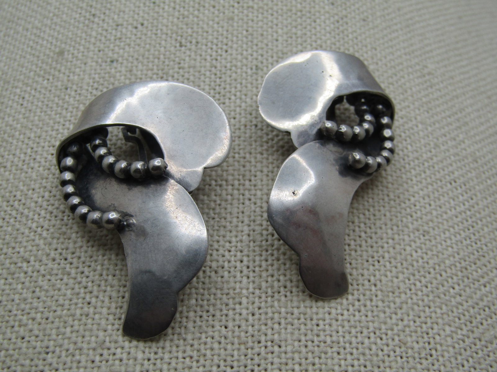 Vintage Sterling Modernist Hammered Earrings, Clip, Beaded Accents, 1960's-1970's - 4