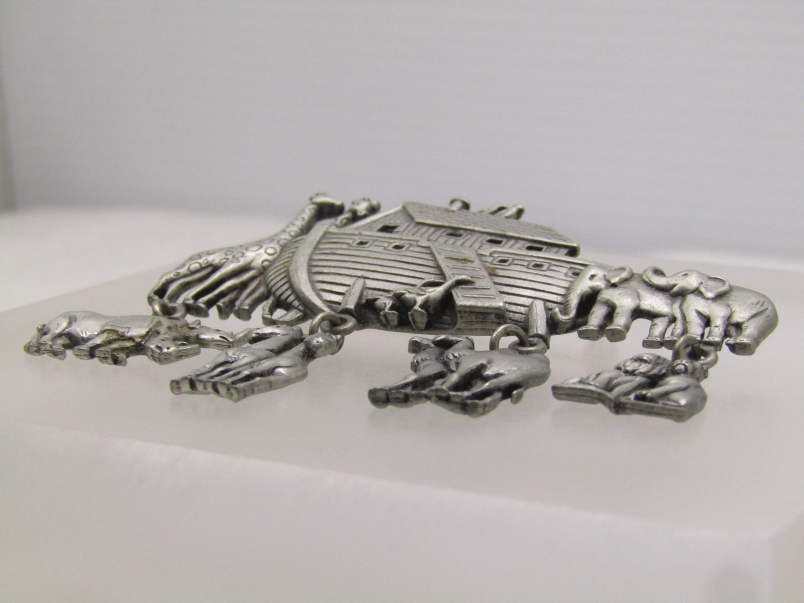 Vintage Noah's Ark Dangle Brooch, Signed JJ, 1980's, Pewter Tone - 4