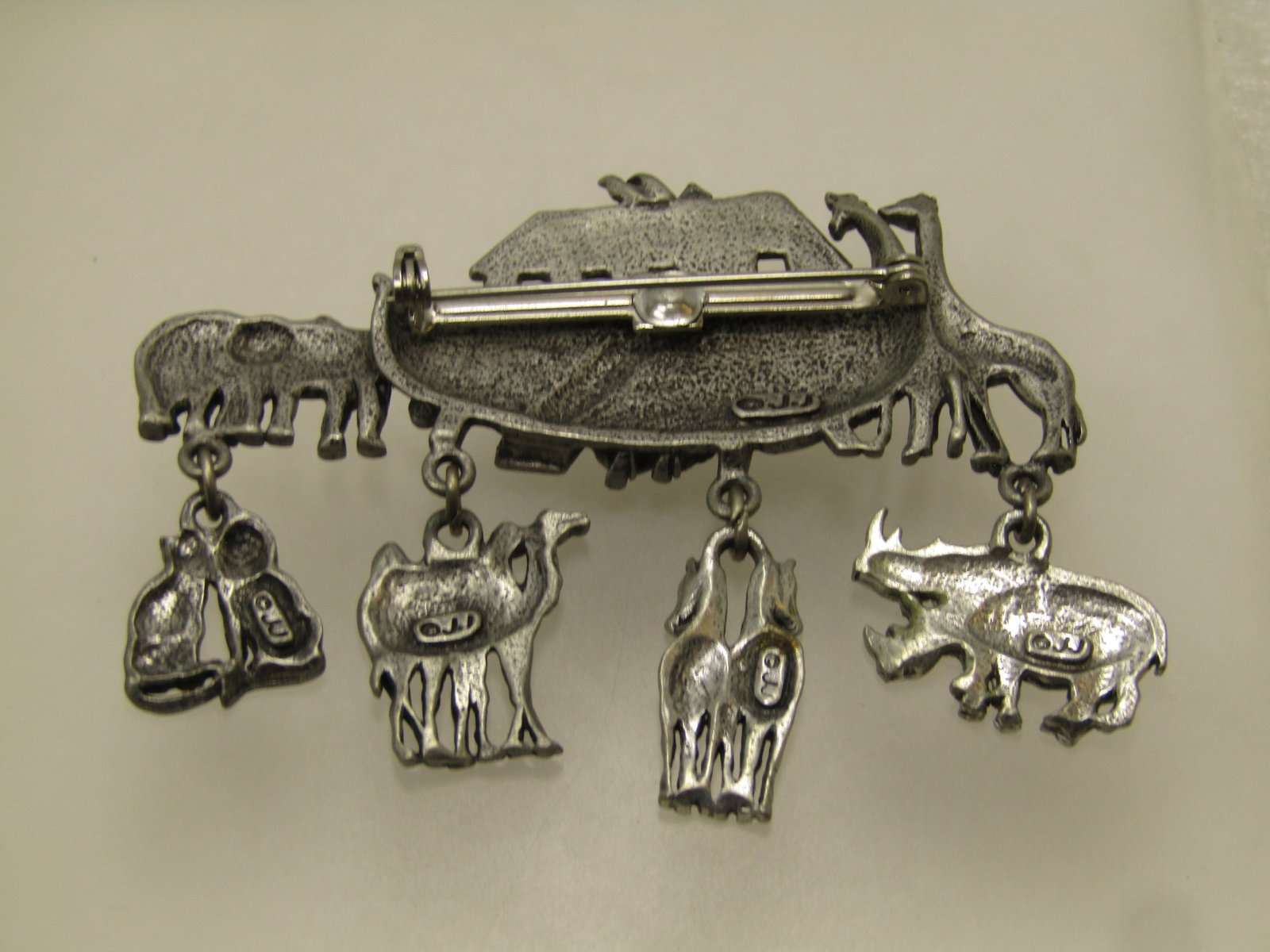 Vintage Noah's Ark Dangle Brooch, Signed JJ, 1980's, Pewter Tone - 5