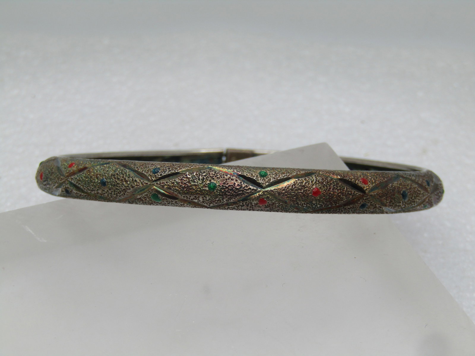 Vintage Avon Sterling Locking Bangle Bracelet. 7.5", Signed: Title: Vintage Avon Sterling Locking Bangle Bracelet. 7.5", Signed Description: Vintage Avon Sterling Locking Bangle Bracelet. 7.5", Signed C.P.P. and marked .925 and tests as sterling with a weight o