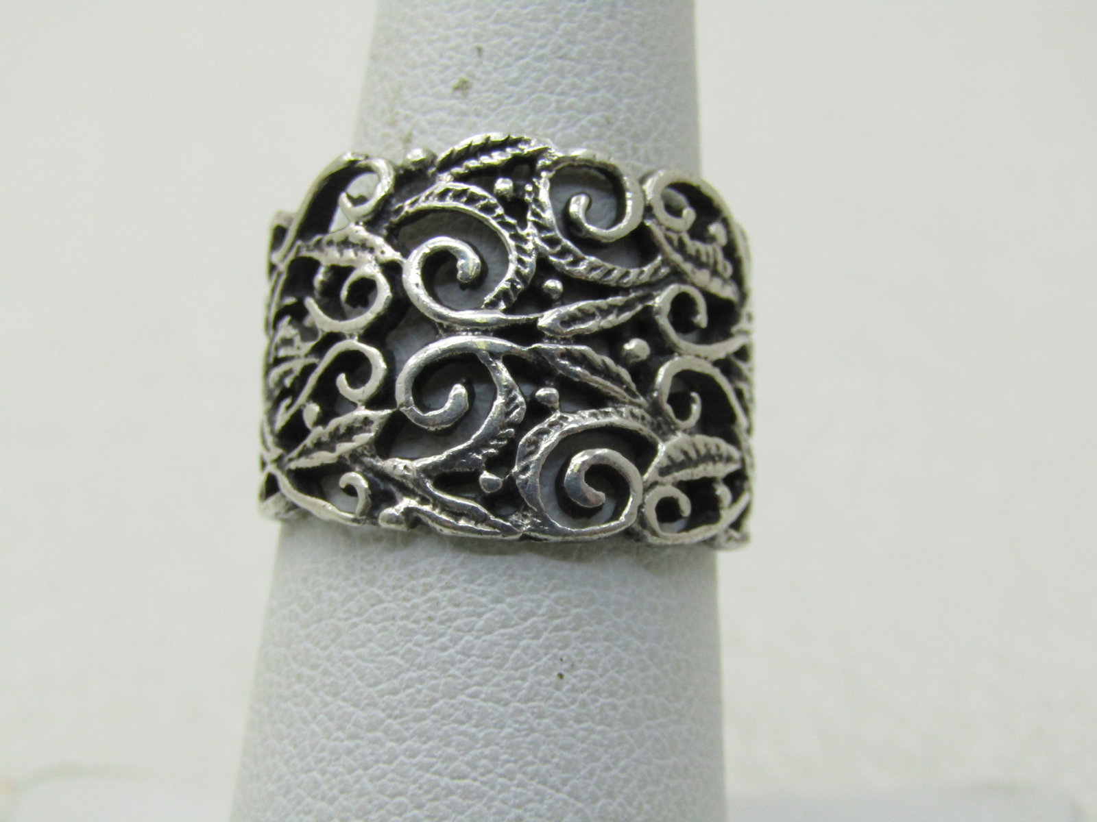 Vintage Sterling Silver Wide Scrolled Band Ring, Sz. 7, 5.92 gr.: Title: Vintage Sterling Silver Wide Scrolled Band Ring, Sz. 7, 5.92 gr. Description: Vintage Sterling Silver Wide Scrolled Band Ring, Sz. 7, 5.92 gr. Appx. 15.5 mm wide at top center and 5.5mm at the 