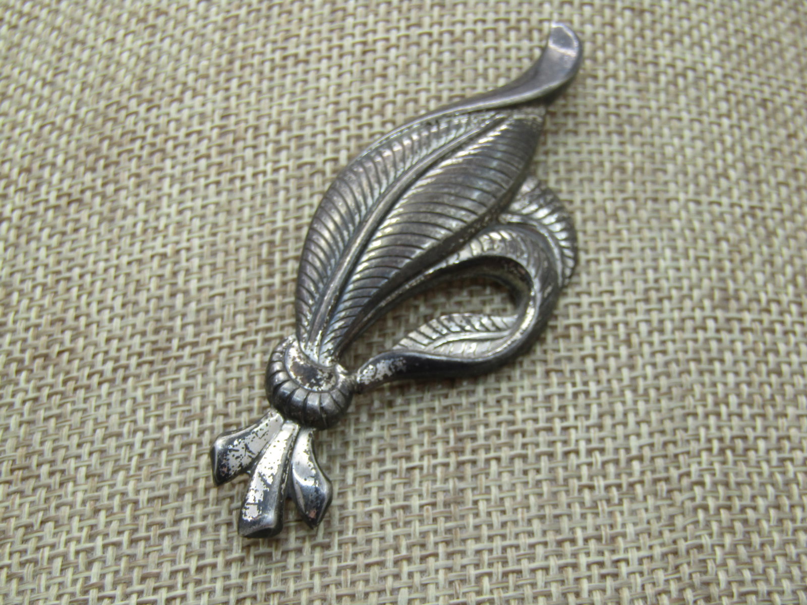 Vintage Danecraft Sterling Leaf Brooch, Mid-Century, 3": Title: Vintage Danecraft Sterling Leaf Brooch, Mid-Century, 3" Description: Vintage Danecraft Sterling Leaf Brooch, Mid-Century, 3" tall and 1-1/8" wide. Signed Danecraft with crescent around R in the