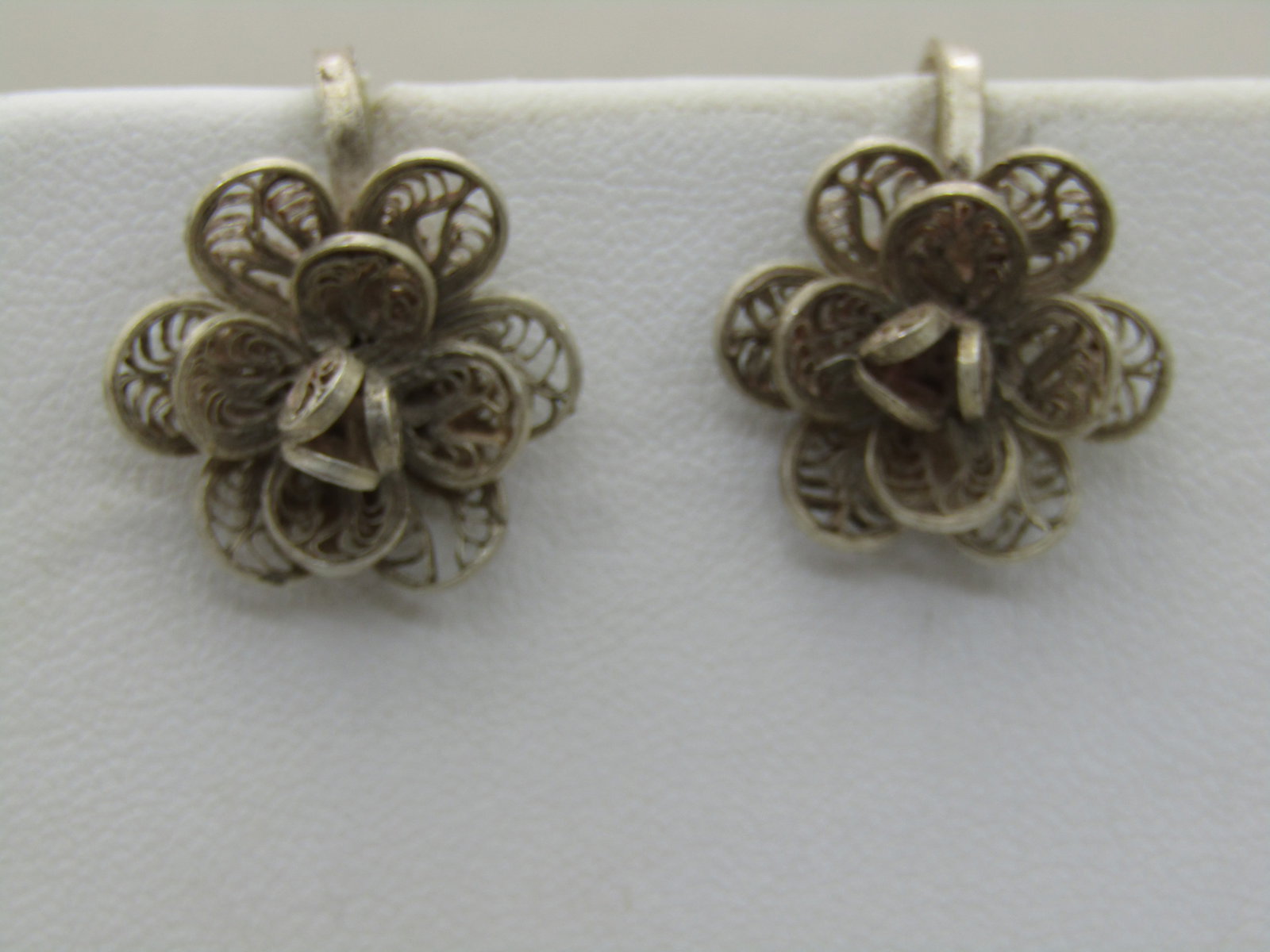Vintage Sterling Silver Filigree Floral Earrings, Screw Back, Mexico, 1950's-1960's: Title: Vintage Sterling Silver Filigree Floral Earrings, Screw Back, Mexico, 1950's-1960's Description: Vintage Sterling Silver Filigree Floral Earrings, Screw Back, Mexico, 1950's-1960's, 3-D blossom