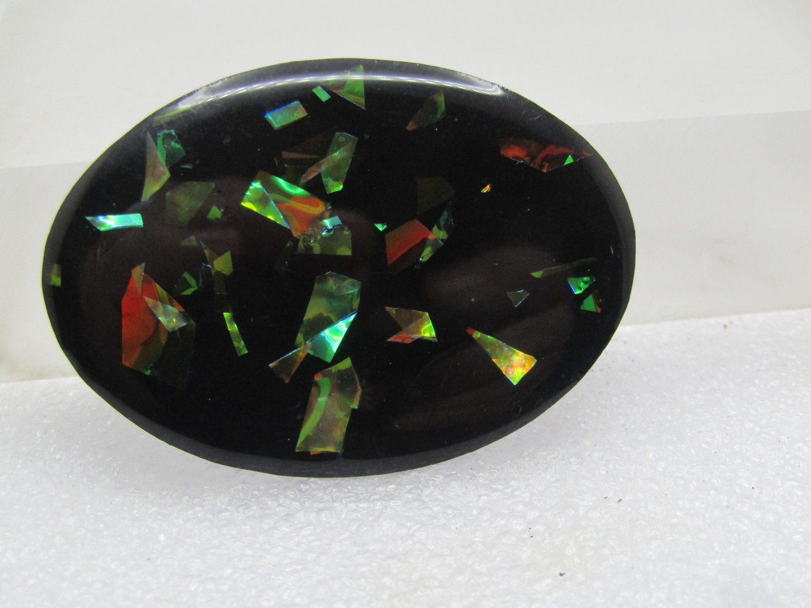 Vintage Black Metal & Opalescent Confetti Brooch, Laminated. 1960's 2-1/8": Title: Vintage Black Metal & Opalescent Confetti Brooch, Laminated. 1960's 2-1/8" Description: Vintage Black Metal & Opalescent Confetti Brooch, Laminated. 1960's 2-1/8". this is an oval with green, g