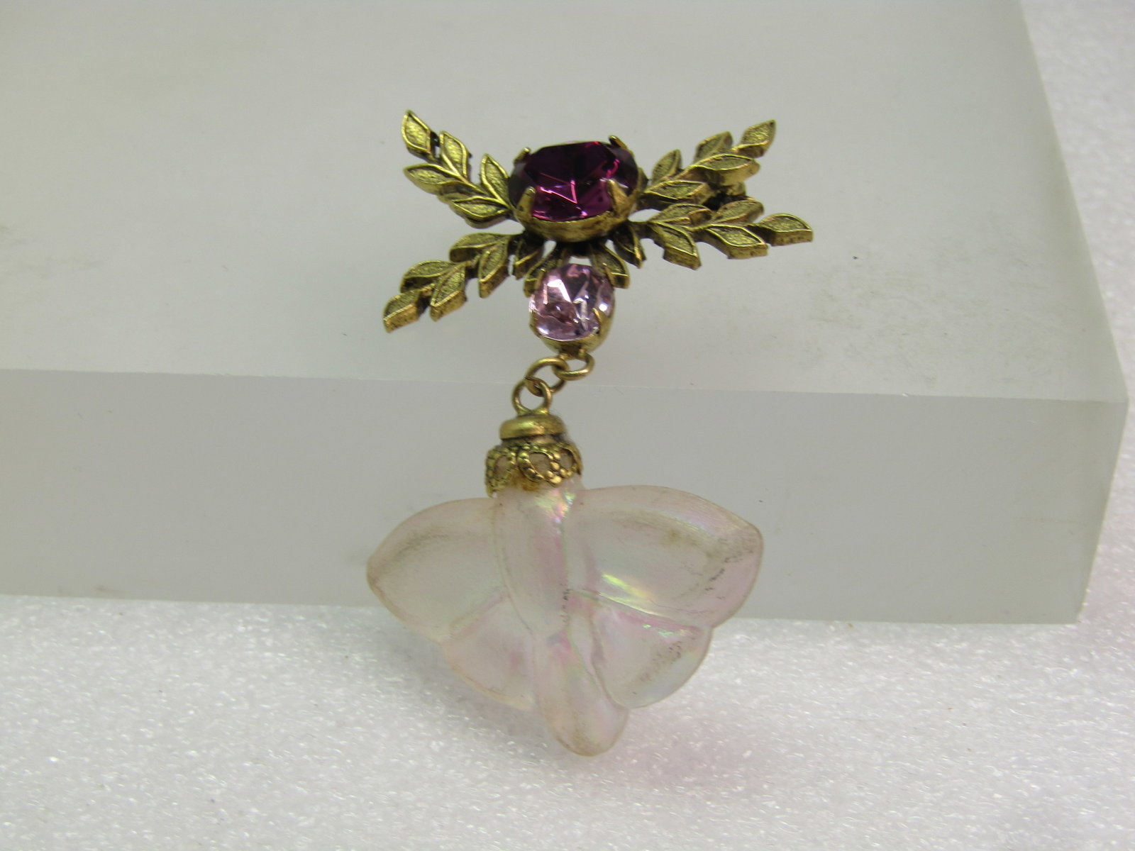 Vintage Dangling Butterfly Rhinestone Leaf Brooch, Opalescent, Signed F, 1980's-1990's: Title: Vintage Dangling Butterfly Rhinestone Leaf Brooch, Opalescent, Signed F, 1980's-1990's Description: Vintage Dangling Butterfly Rhinestone Leaf Brooch, Opalescent, Signed F, 1980's-1990's. This 