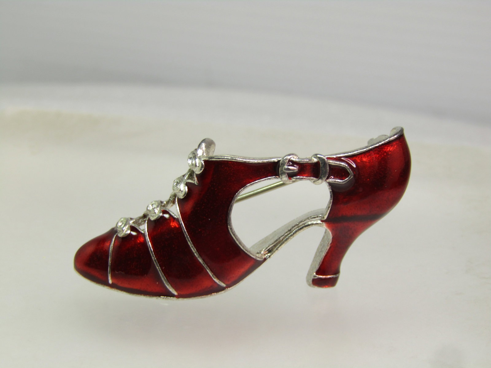 Vintage Red Enameled Shoe Brooch, Rhinestones, Modern Museum Art, 1980's: Title: Vintage Red Enameled Shoe Brooch, Rhinestones, Modern Museum Art, 1980's Description: Vintage Red Enameled Shoe Brooch, Rhinestones, Modern Museum Art, 1980's. Red enameling on this silver tone