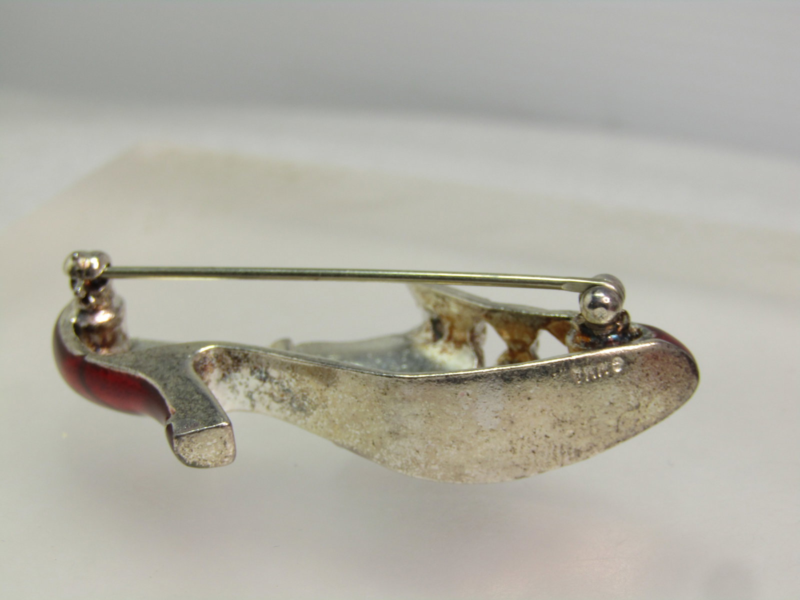 Vintage Red Enameled Shoe Brooch, Rhinestones, Modern Museum Art, 1980's - 4