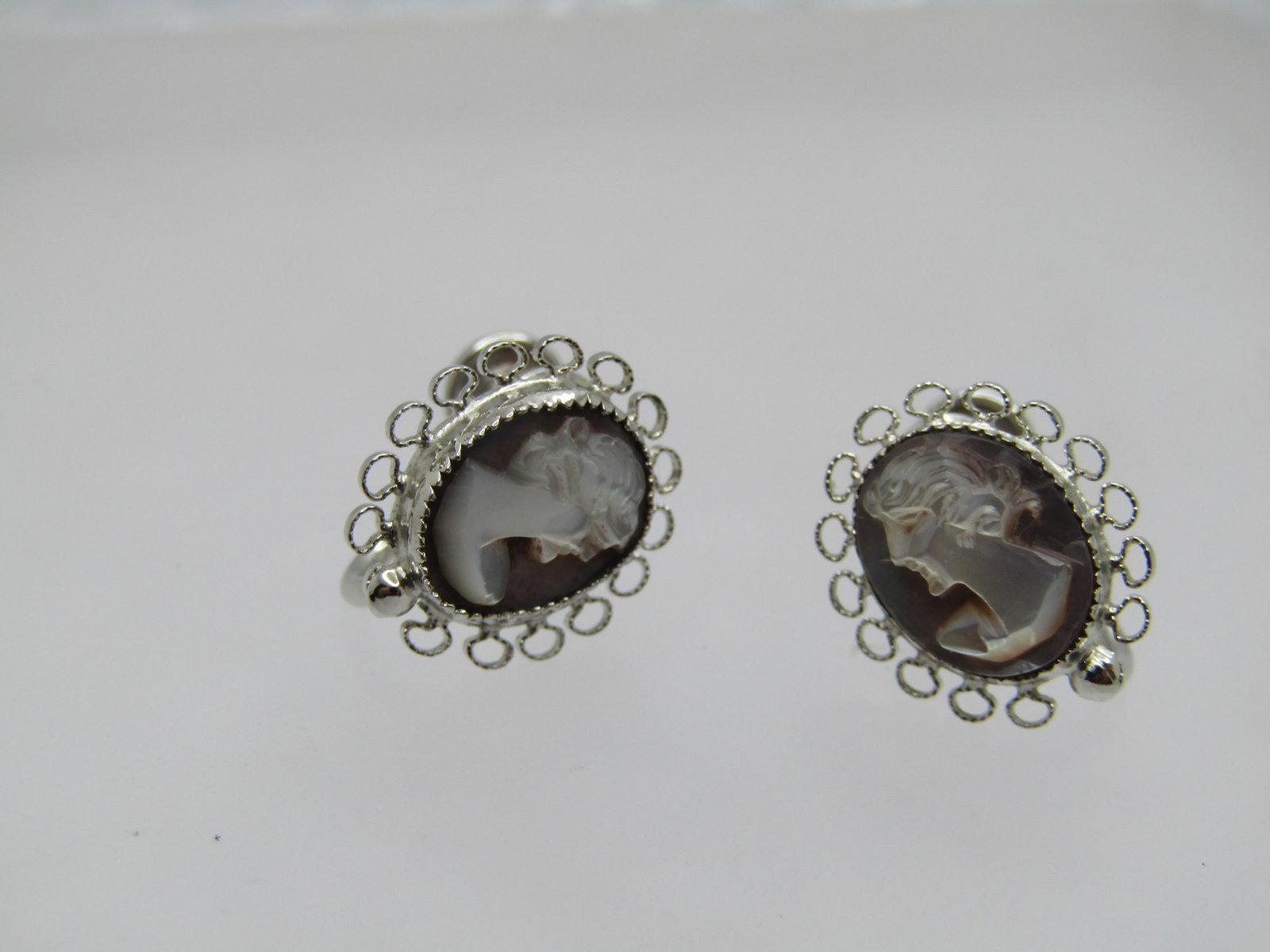 Vintage Sterling Cameo Shell Earings, Signed D'or, Mother-of-pearl, 1960's-1970's: Title: Vintage Sterling Cameo Shell Earings, Signed D'or, Mother-of-pearl, 1960's-1970's Description: Vintage Sterling Cameo Shell Earings, Screwback. Signed D'or, Mother-of-pearl, 1960's-1970's, weig