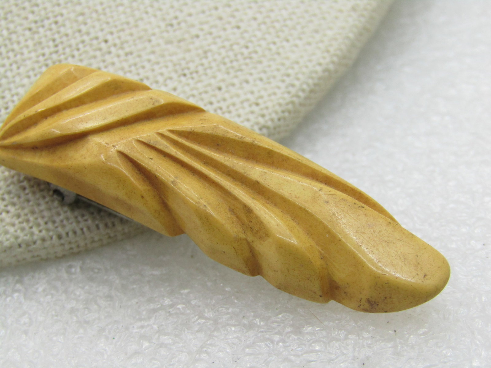 Vintage Carved Bakelite Dress Clip, 2-1/8" by 1/2", Tan (1 of 5)