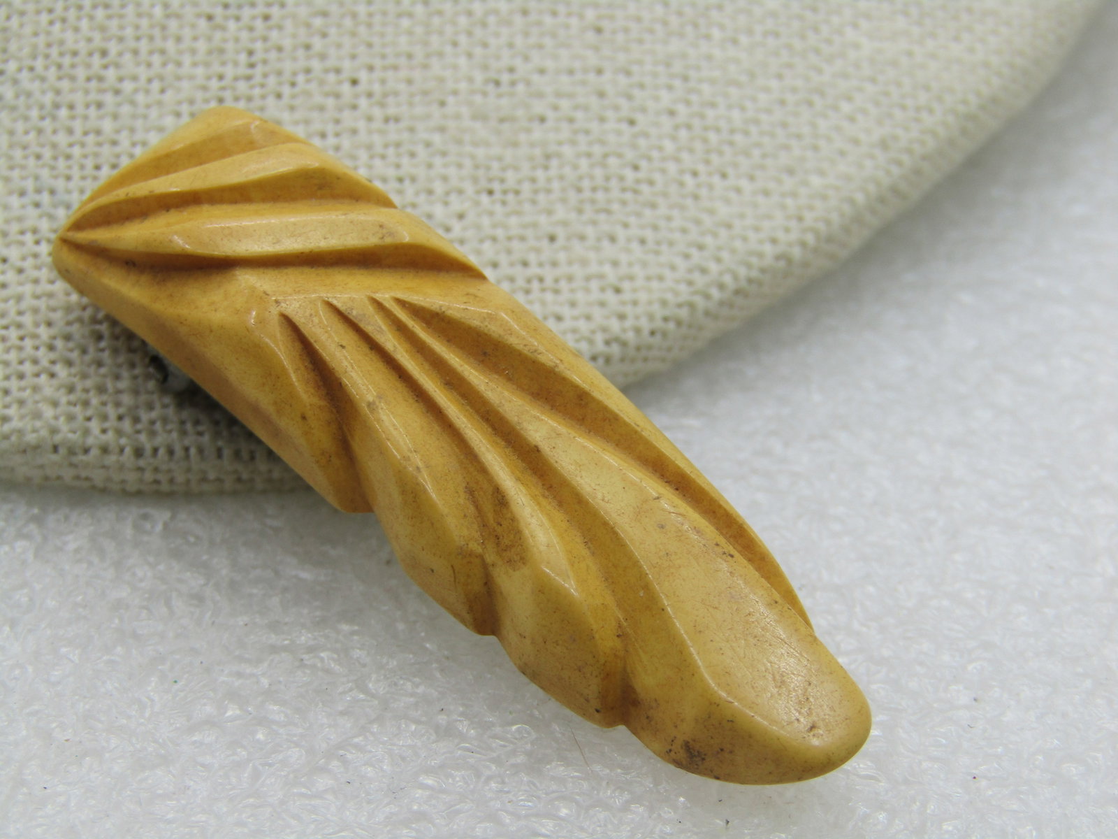 Vintage Carved Bakelite Dress Clip, 2-1/8" by 1/2", Tan - 2