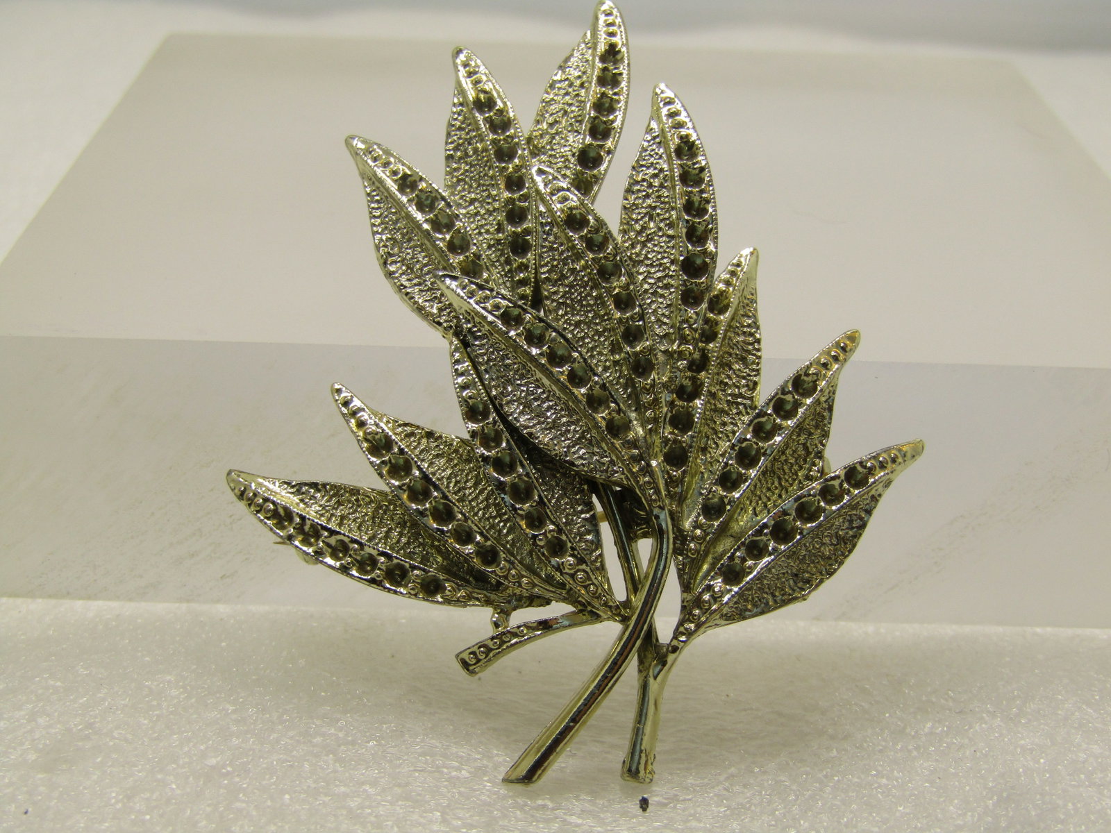 Vintage Stacked Leaf Brooch, Illusion Setting 1960's, Signed Dodd's: Title: Vintage Stacked Leaf Brooch, Illusion Setting 1960's, Signed Dodd's Description: Vintage Stacked Leaf Brooch, Illusion Setting 1960's, Signed Dodd's. textured in silver tone with the edges of t