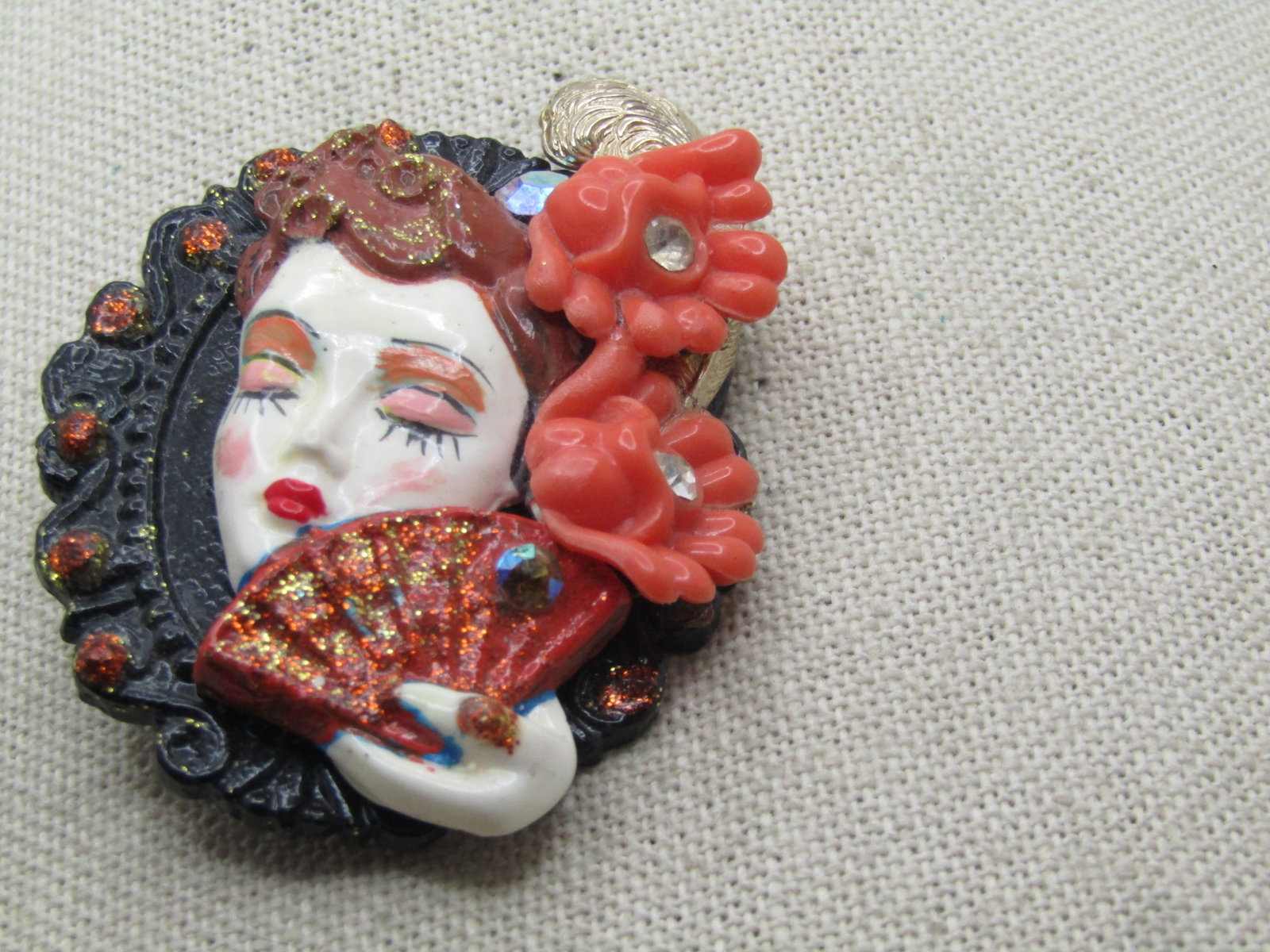 Vintage Woman With Fan & Flowers Brooch, Porcelain, 1960's-1970's - 4