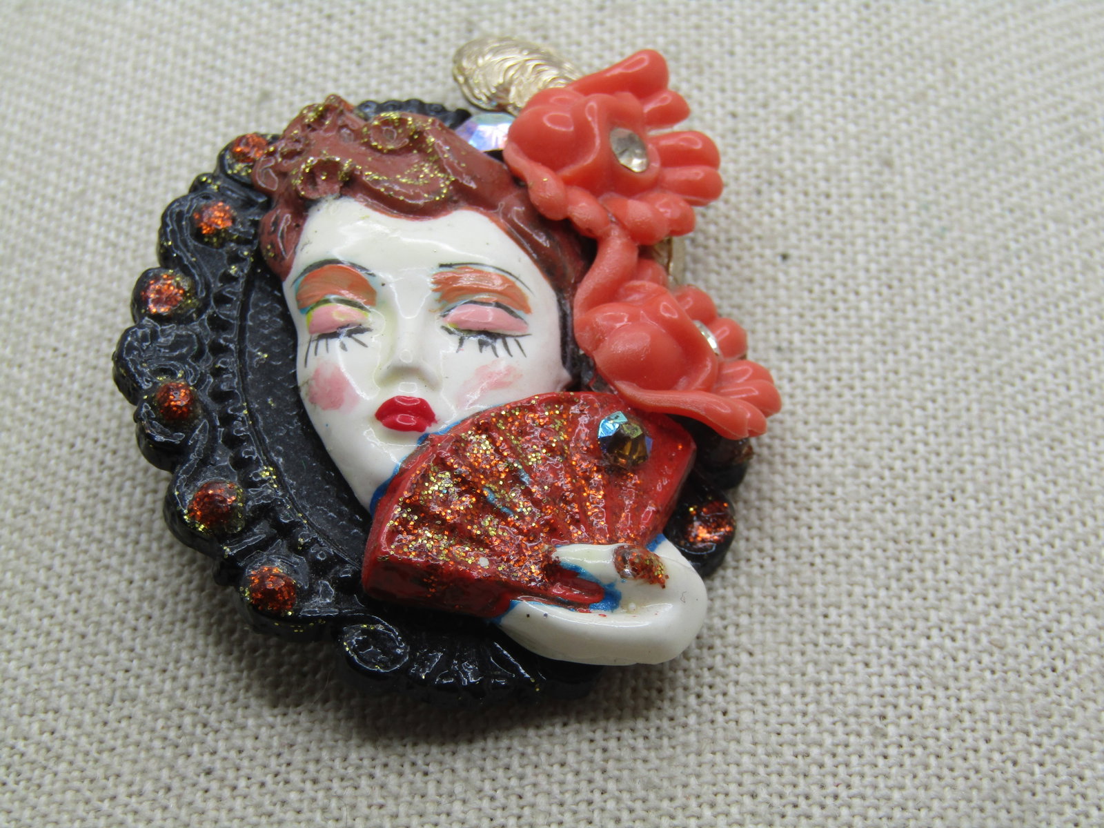 Vintage Woman With Fan & Flowers Brooch, Porcelain, 1960's-1970's - 5