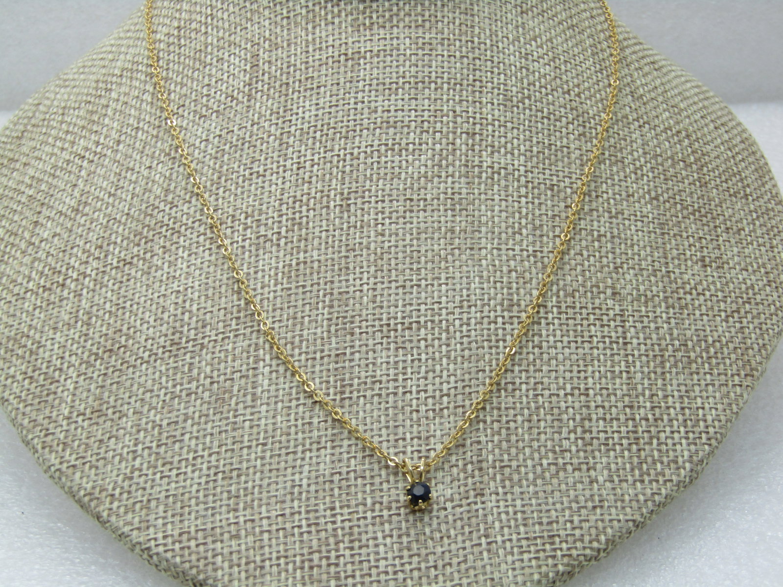 Vintage Gold Tone Black Solitaire Necklace, 17" NL: Title: Vintage Gold Tone Black Solitaire Necklace, 17" NL Description: Vintage Gold Tone Black Solitaire Necklace, 17". Gold tone 1.5mm wide alternating link chain with spring clasp and a single