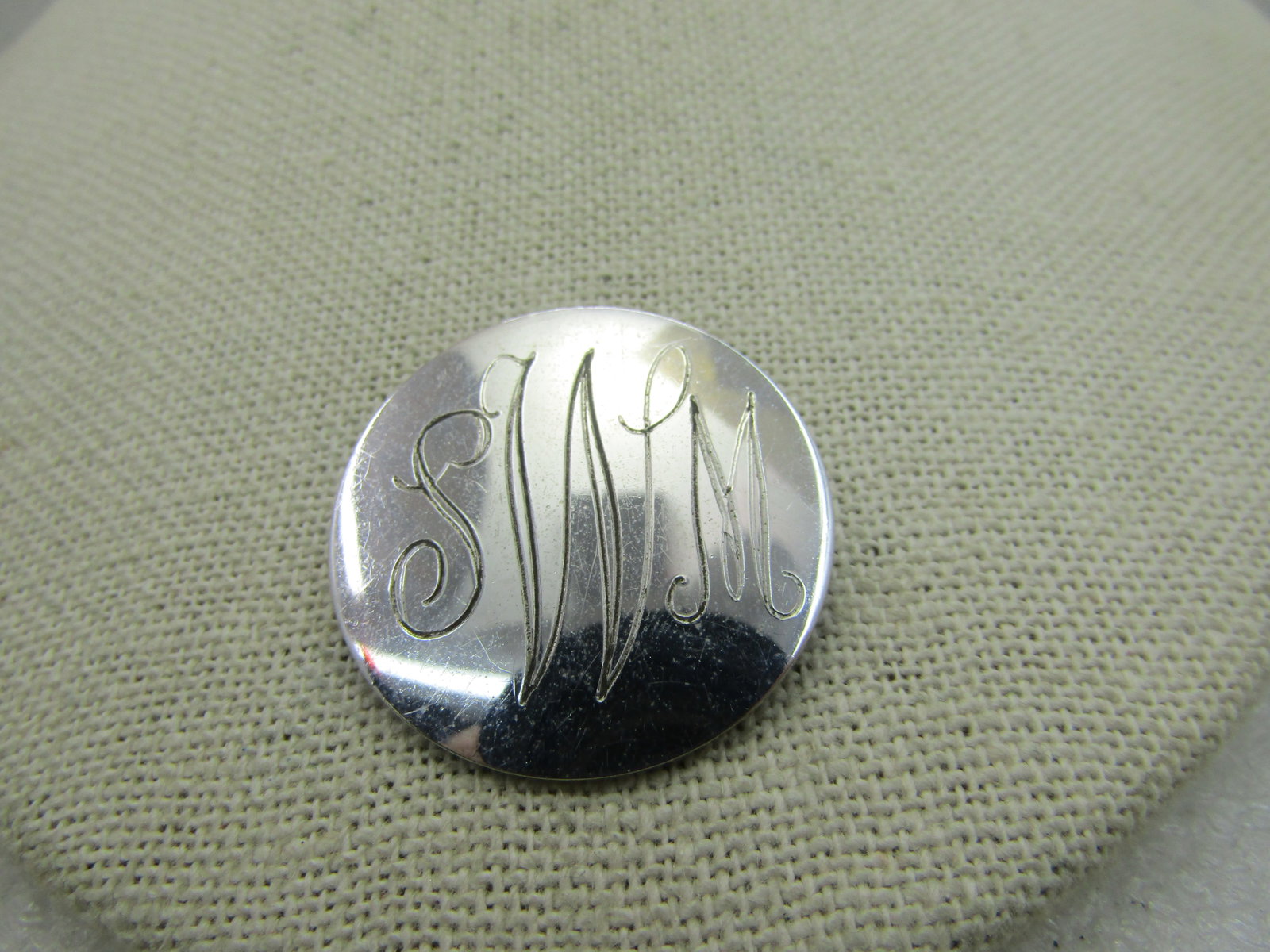 Vintage Sterling Engraved SWM Circle Brooch, 1.25", 25th Engraved on Back: Title: Vintage Sterling Engraved SWM Circle Brooch, 1.25", 25th Engraved on Back Description: Vintage Sterling Engraved SWM Circle Brooch, 1.25", 25th Engraved on Back, Signed A&Z Sterling. Exact age 