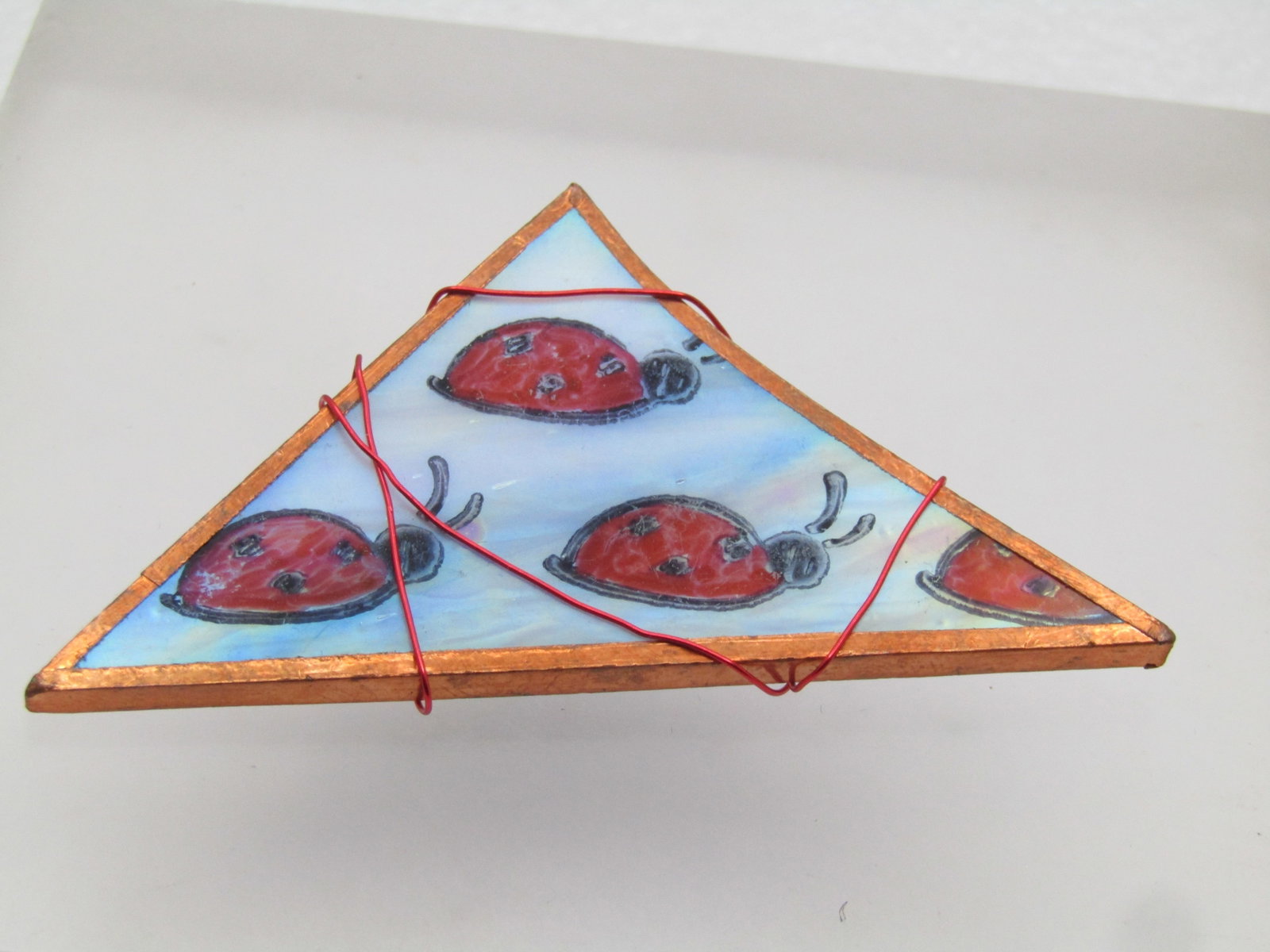 Vintage Copper Framed Lady Bug Brooch, 1990's, Hand Made: Title: Vintage Copper Framed Lady Bug Brooch, 1990's, Hand Made Description: Vintage Copper Framed Lady Bug Brooch, 1990's, Hand Made. Slag glass background in whiteand blue with lady bugs in red and 