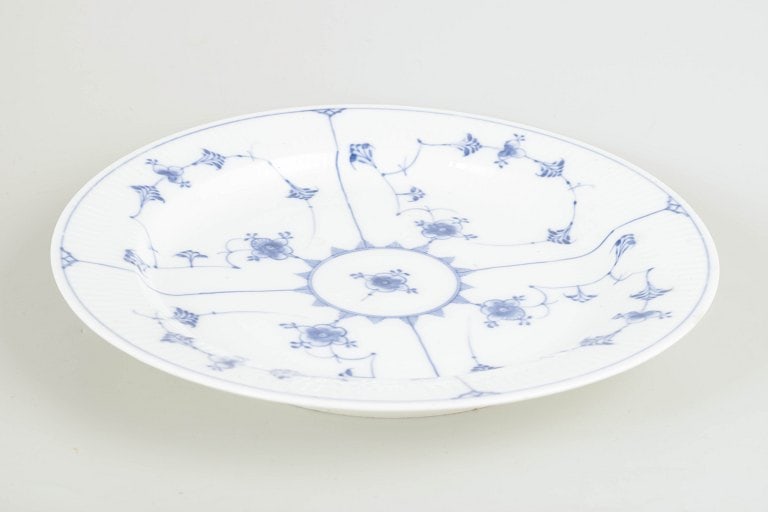 Royal Copenhagen, Denmark. Blue Fluted Plain large porcelain dish. Circa 1800. - 2