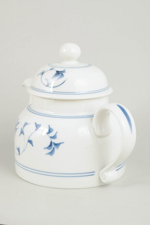 Royal Copenhagen, Denmark. Porcelain teapot decorated with the Noblesse pattern. Approx. 1980s. - 3