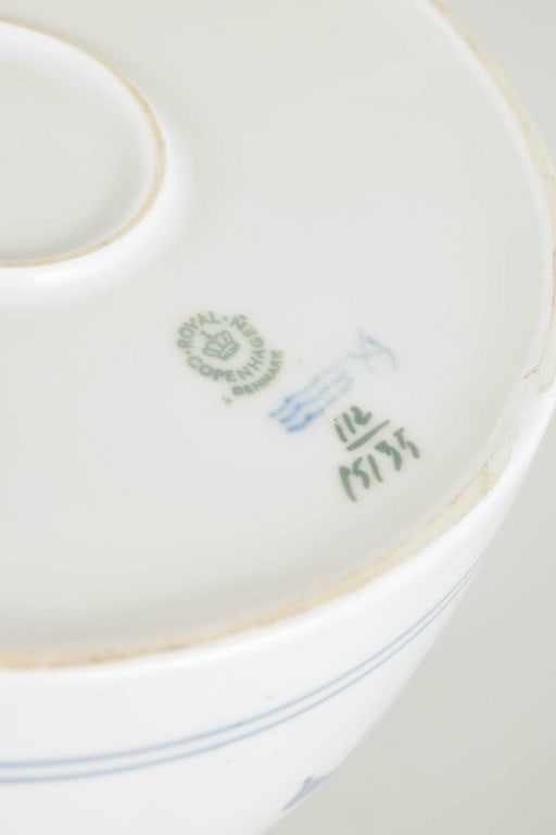 Royal Copenhagen, Denmark. Porcelain teapot decorated with the Noblesse pattern. Approx. 1980s. - 4