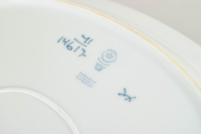 Gertrud Vasegaard for Royal Copenhagen, Denmark. Large porcelain serving platter with blue - 4