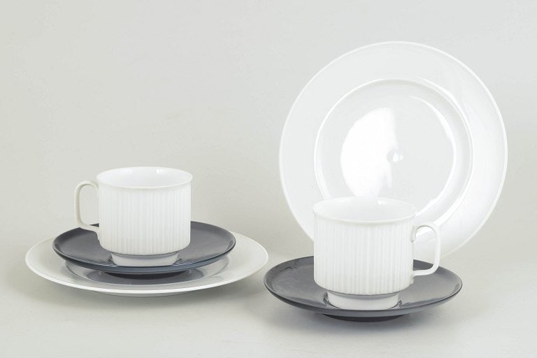Tapio Wirkkala for Rosenthal, Scandinavia. Set of two porcelain coffee cups with matching saucers: Tapio Wirkkala for Rosenthal, set of two coffee cups with matching saucers and cake plates. Set comprising two coffee cups in white porcelain with a distinctive fluted surface, each with a matching sa