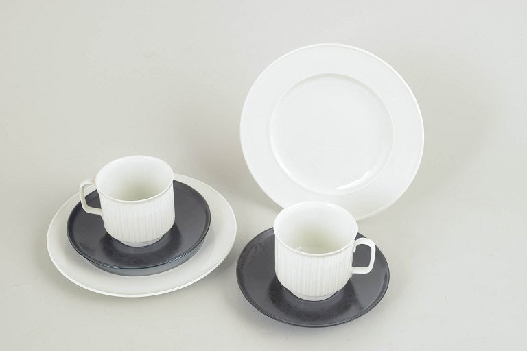 Tapio Wirkkala for Rosenthal, Scandinavia. Set of two porcelain coffee cups with matching saucers - 2