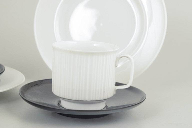 Tapio Wirkkala for Rosenthal, Scandinavia. Set of two porcelain coffee cups with matching saucers - 3