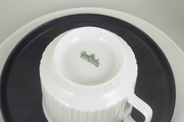 Tapio Wirkkala for Rosenthal, Scandinavia. Set of two porcelain coffee cups with matching saucers - 4