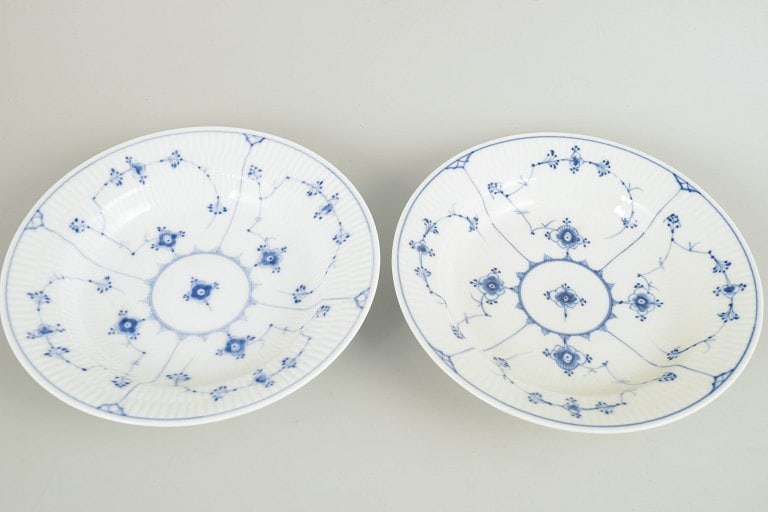 Bing & Grøndahl, Scandinavia. Blue Fluted, set of two porcelain deep plates decorated underglaze - 2