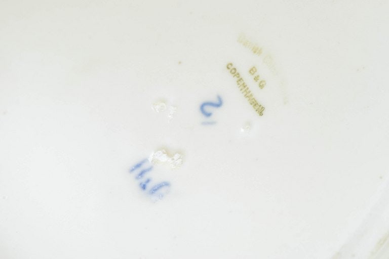 Bing & Grøndahl, Scandinavia. Blue Fluted, set of two porcelain deep plates decorated underglaze - 4