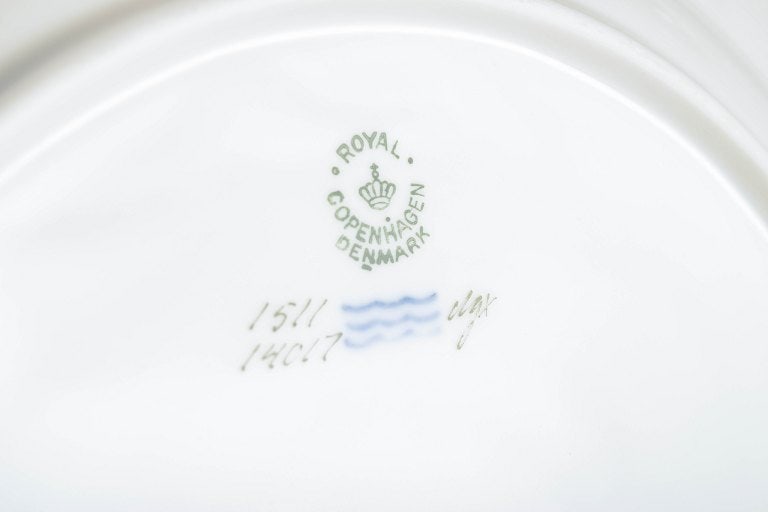 Royal Copenhagen, Denmark. Five large porcelain dinner plates with blue rim and floral accents. - 4