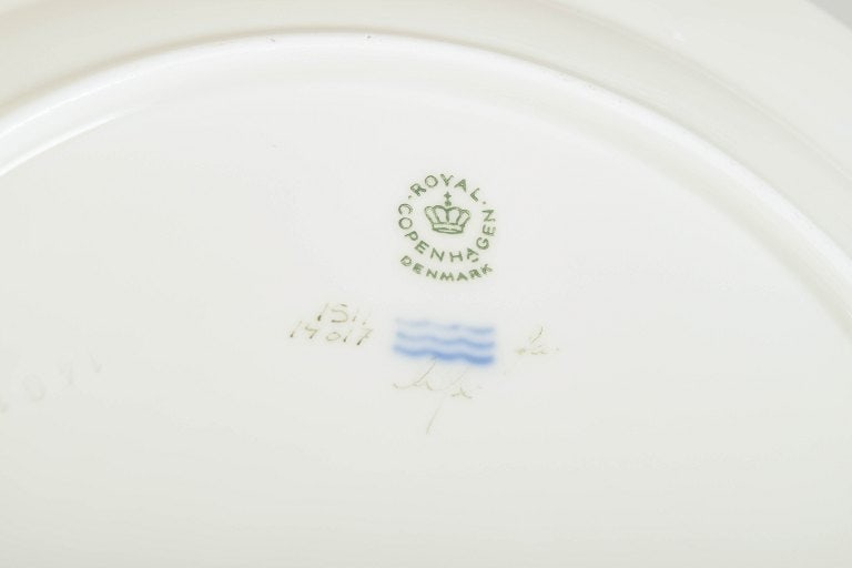 Royal Copenhagen, Denmark. Four large porcelain dinner plates with blue rim and floral accents. - 4