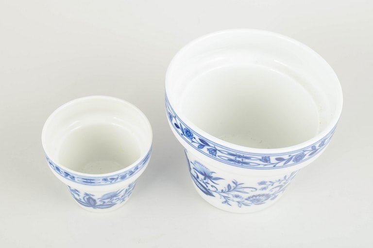 Kronester, Germany. Two porcelain flower pot holders decorated with cobalt-blue glaze. Mid/late 20th - 2