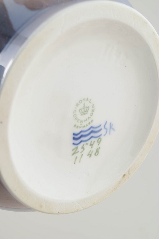 Royal Copenhagen, Denmark. Large baluster-shaped porcelain vase decorated with flowers and foliage - 4