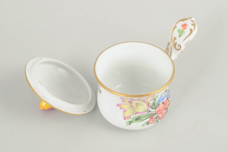 Herend, Hungary. Porcelain bouillon cup with lid with floral decoration. Mid-20th century. - 3